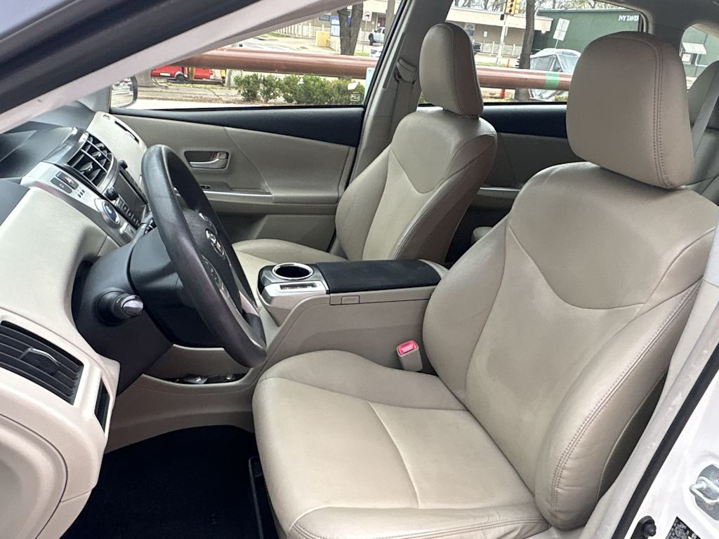 Thumbnail: 2012 Toyota Prius v - 10