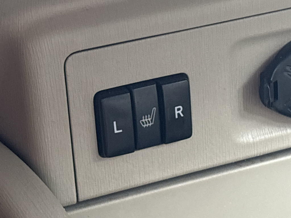 Thumbnail: 2012 Toyota Prius v - 40