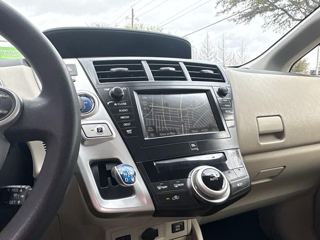 Thumbnail: 2012 Toyota Prius v - 15