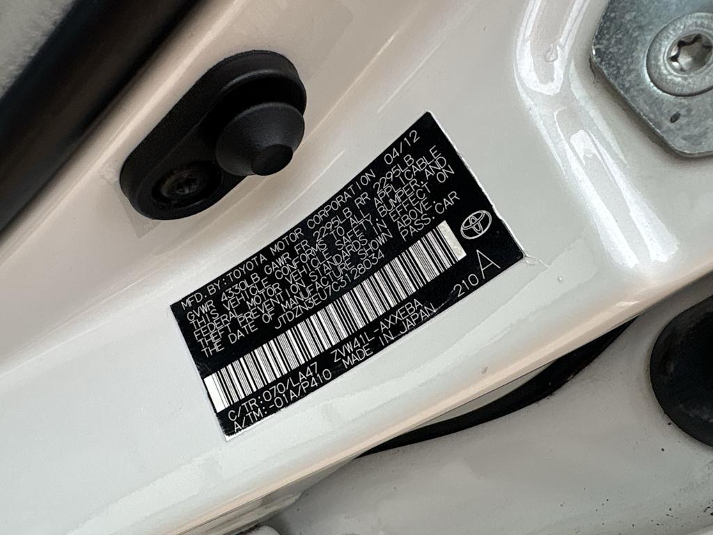 Thumbnail: 2012 Toyota Prius v - 20