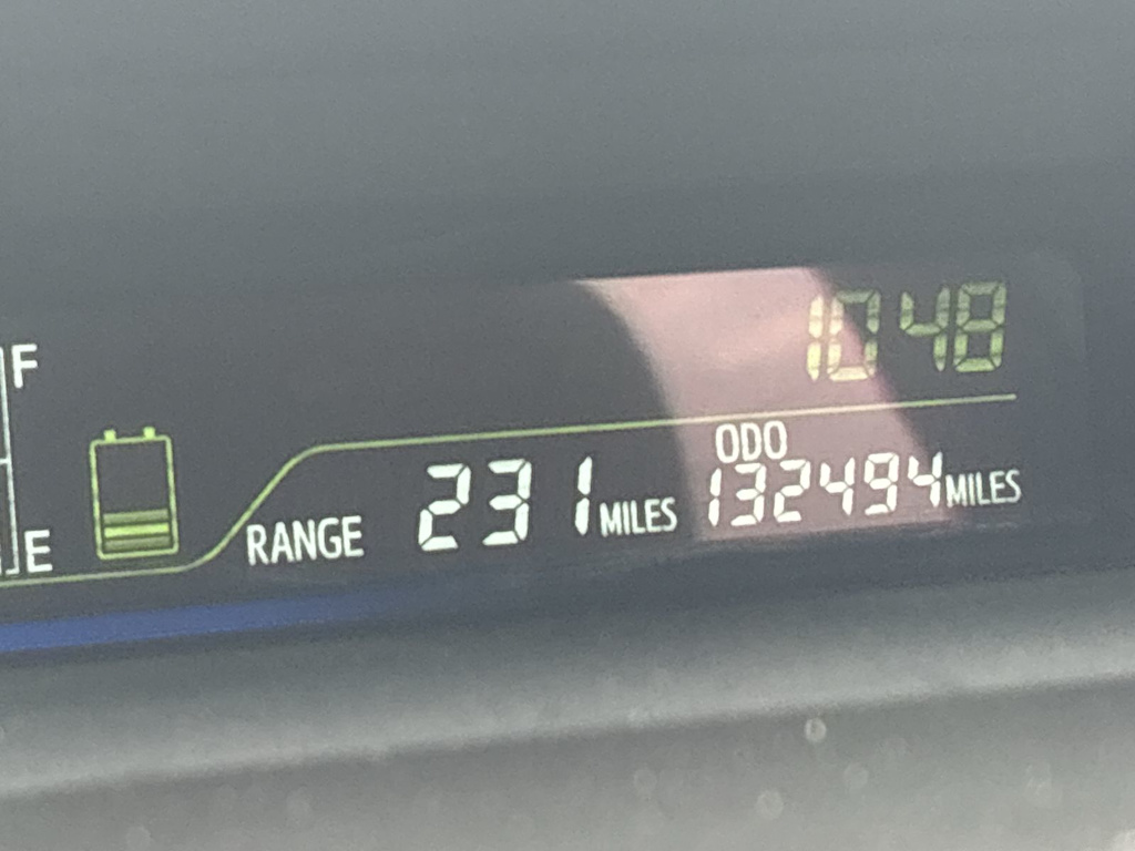 Thumbnail: 2012 Toyota Prius v - 17