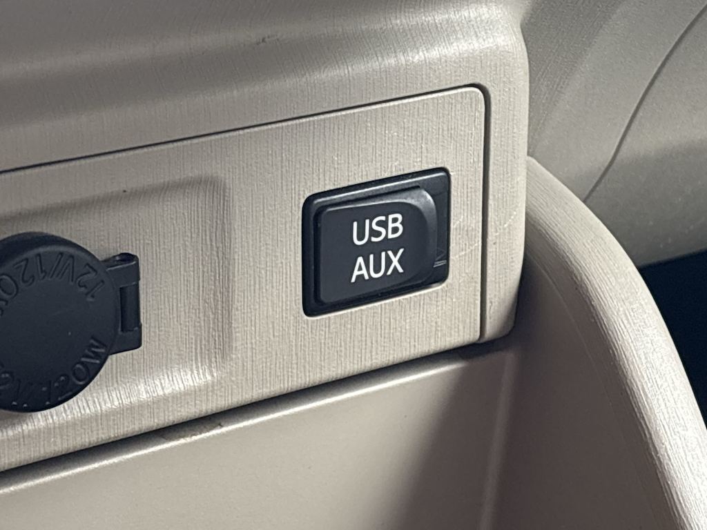 Thumbnail: 2012 Toyota Prius v - 38