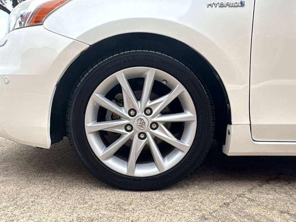 Thumbnail: 2012 Toyota Prius v - 8