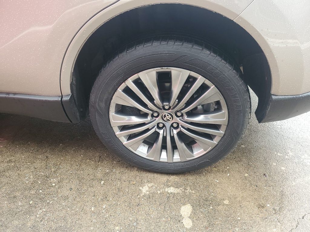 Thumbnail: 2021 Toyota Venza - 8