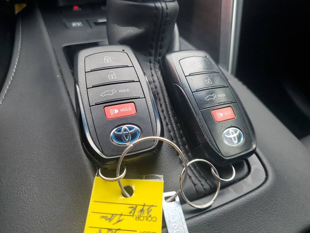 Thumbnail: 2021 Toyota Venza - 28