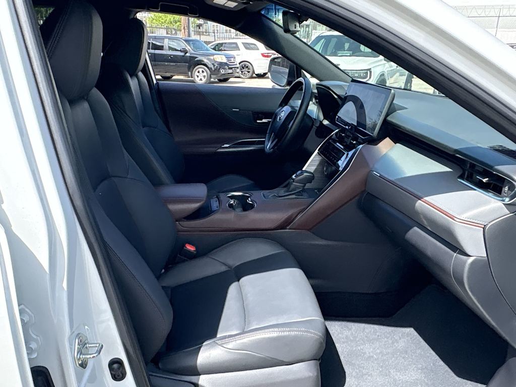 Thumbnail: 2024 Toyota Venza - 11