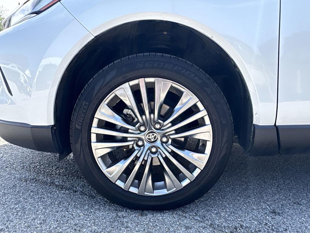 Thumbnail: 2024 Toyota Venza - 8