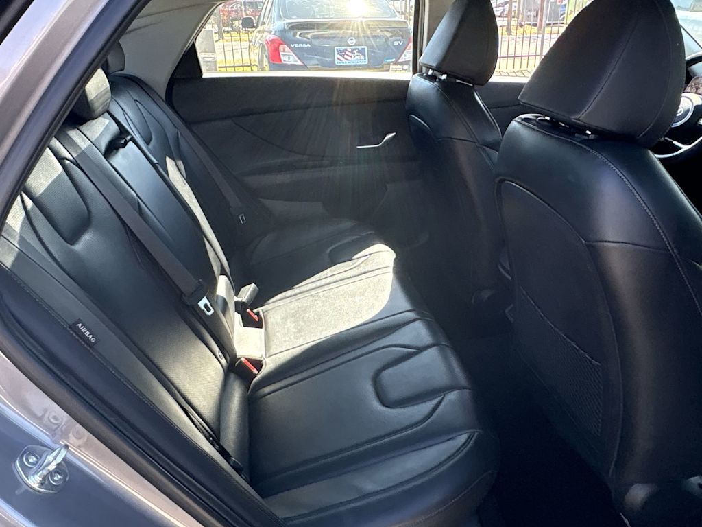 Thumbnail: 2024 Hyundai Elantra - 32