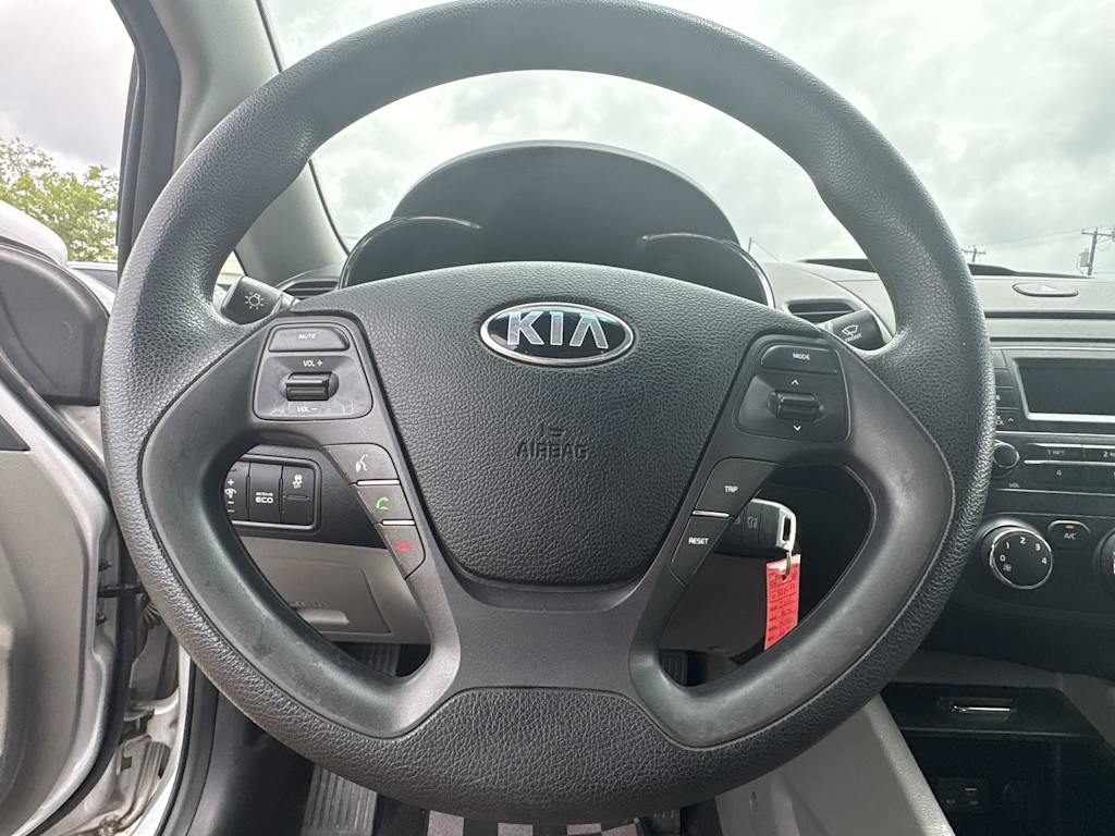 Thumbnail: 2016 Kia Forte - 9