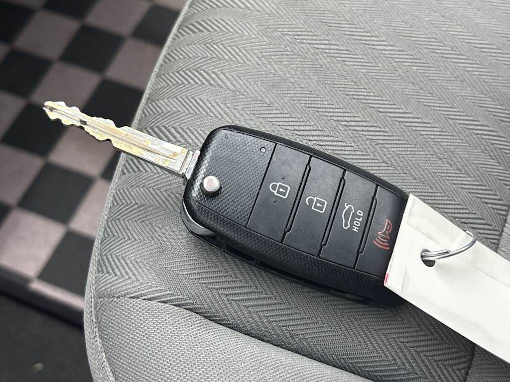 Thumbnail: 2016 Kia Forte - 13