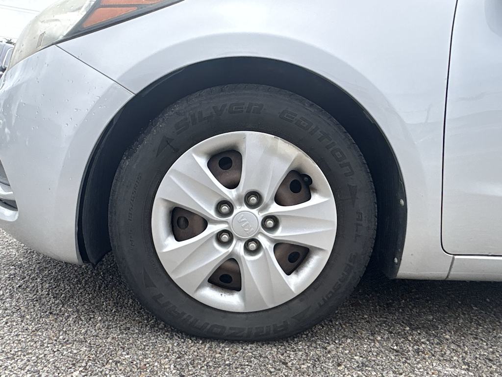Thumbnail: 2016 Kia Forte - 8