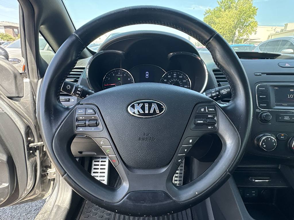 Thumbnail: 2016 Kia Forte - 9