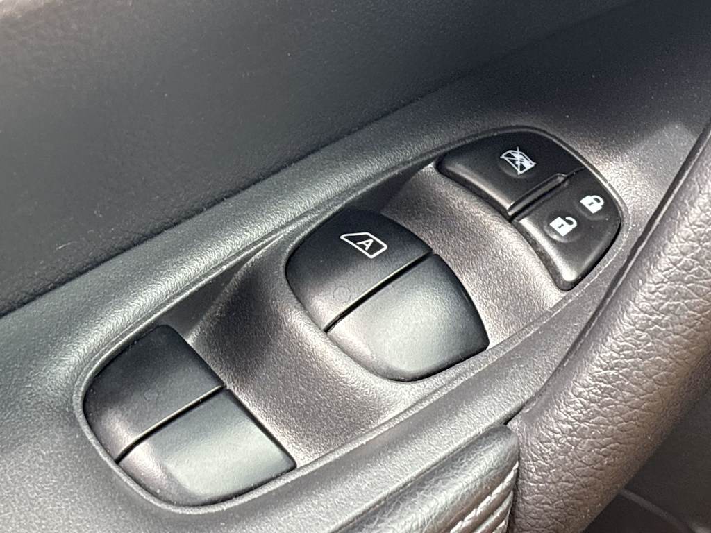 Thumbnail: 2016 Nissan Rogue - 30