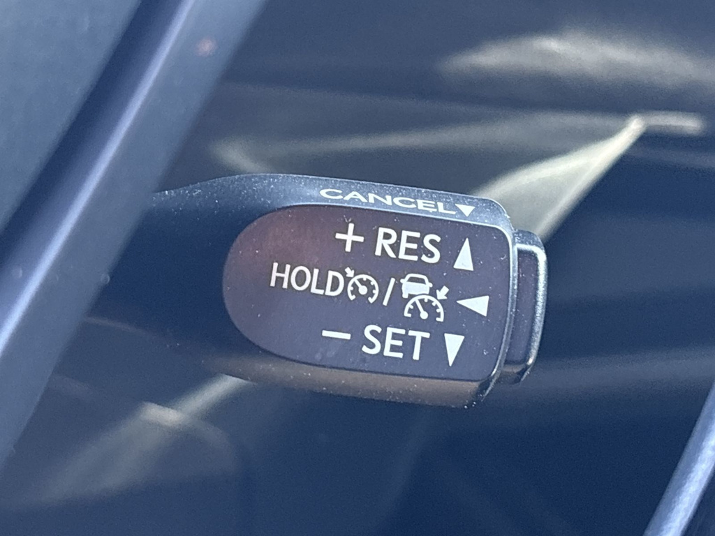 Thumbnail: 2021 Toyota C-HR - 33