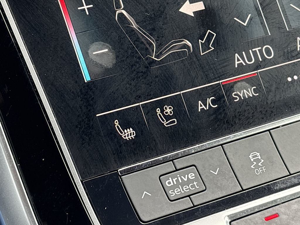 Thumbnail: 2020 Audi Q8 - 40