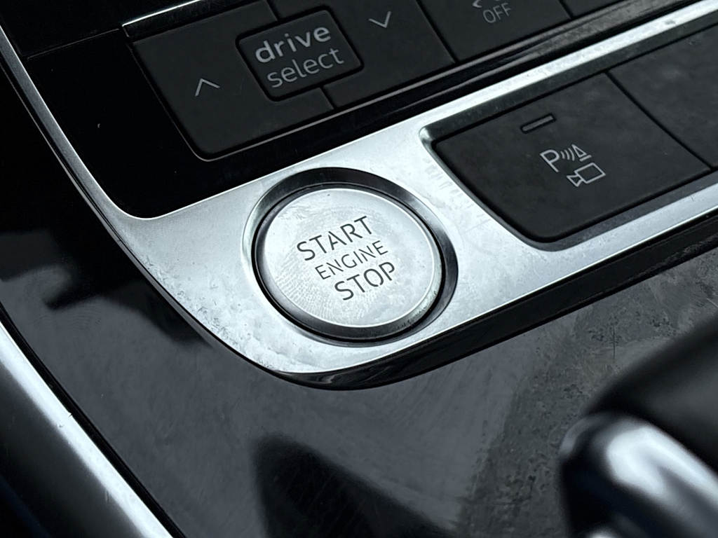 Thumbnail: 2020 Audi Q8 - 38