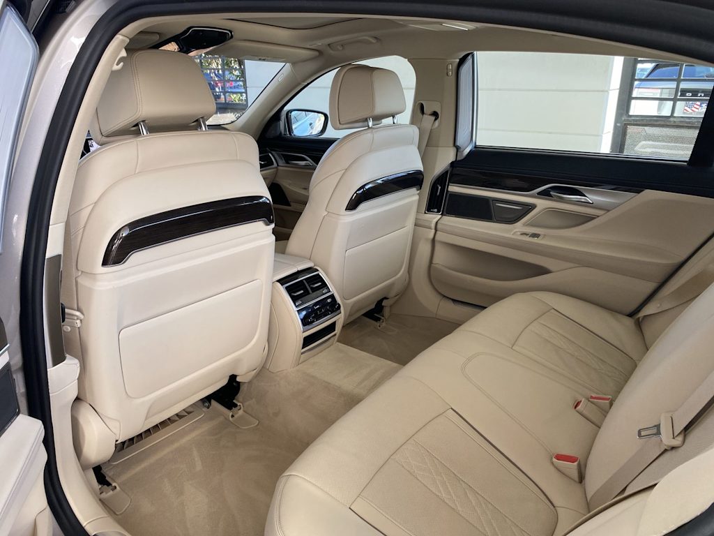 2020 BMW 7 Series 750i 12