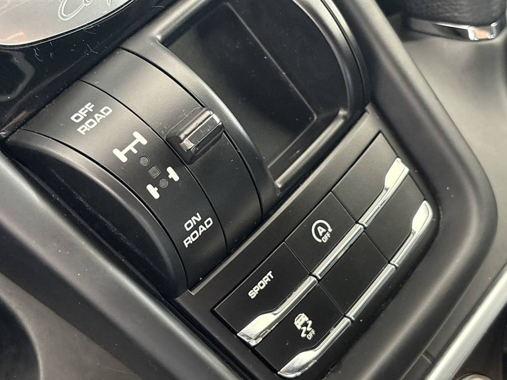 Thumbnail: 2016 Porsche Cayenne - 26
