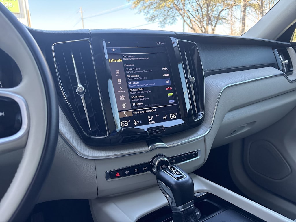 Thumbnail: 2021 Volvo XC60 - 15