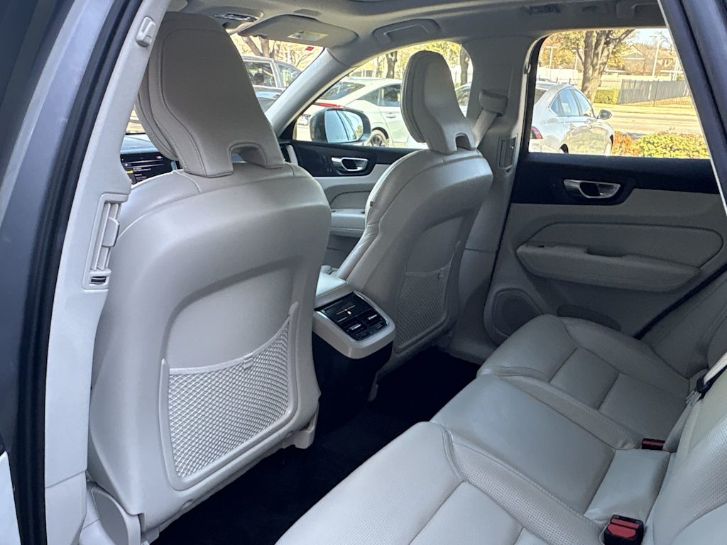 Thumbnail: 2021 Volvo XC60 - 12