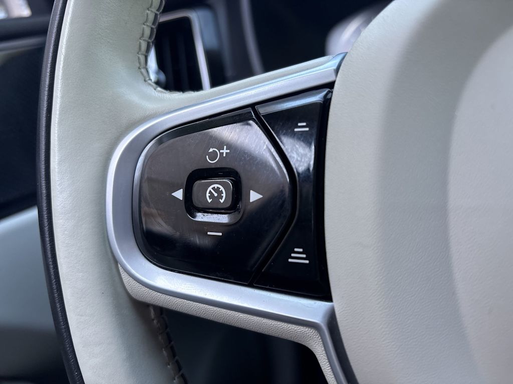 Thumbnail: 2021 Volvo XC60 - 39