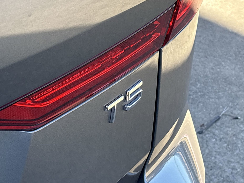 Thumbnail: 2021 Volvo XC60 - 32