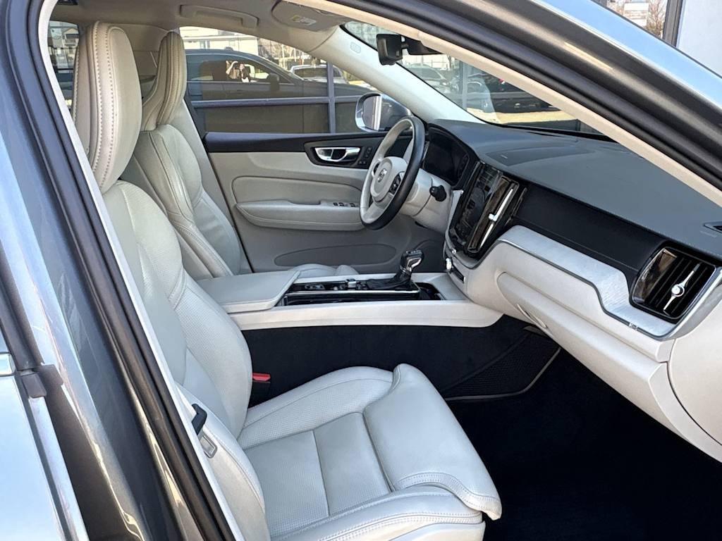 Thumbnail: 2021 Volvo XC60 - 11