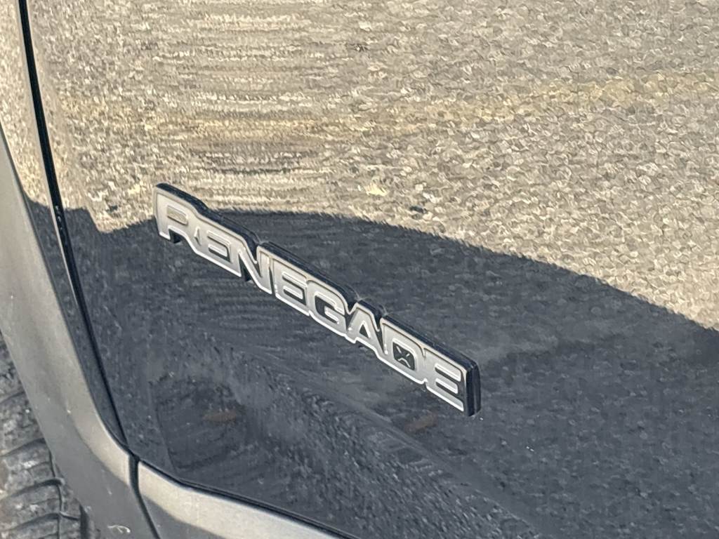 Thumbnail: 2022 Jeep Renegade - 7
