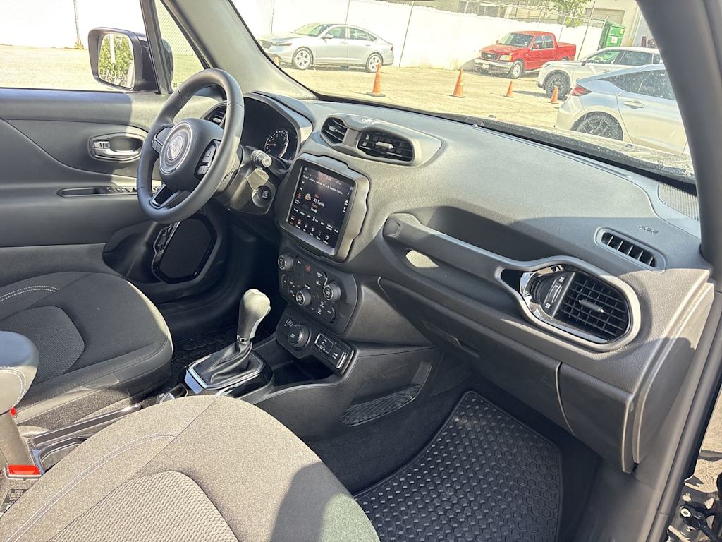 Thumbnail: 2022 Jeep Renegade - 9