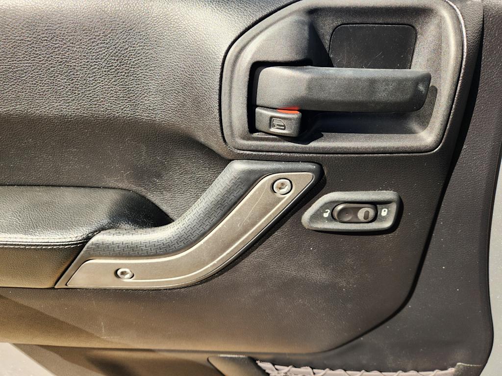 Thumbnail: 2016 Jeep Wrangler - 28