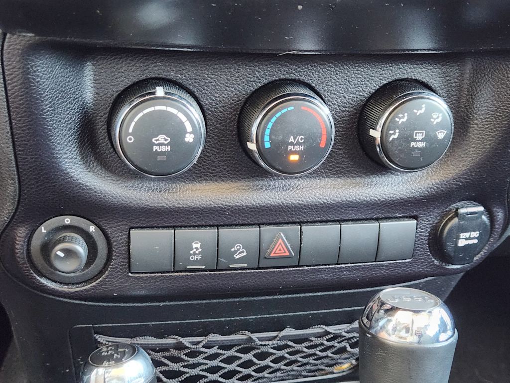 Thumbnail: 2016 Jeep Wrangler - 27