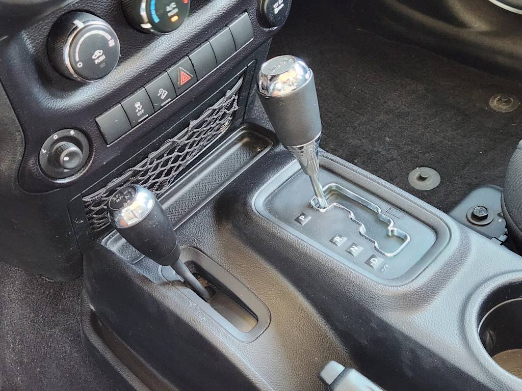 Thumbnail: 2016 Jeep Wrangler - 15