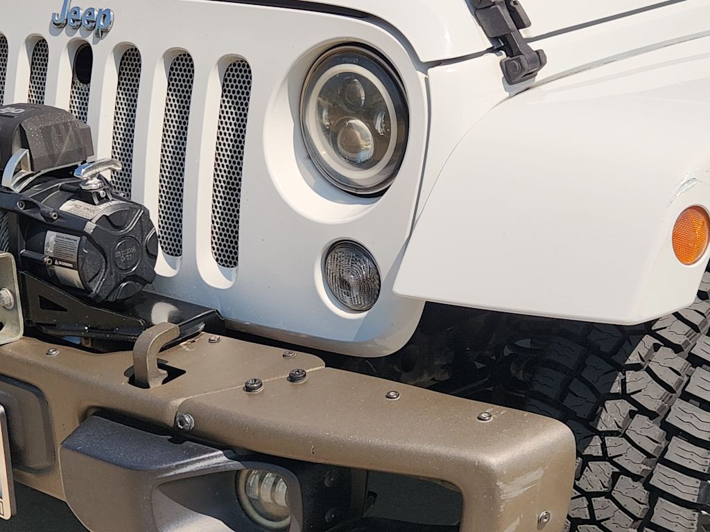 Thumbnail: 2016 Jeep Wrangler - 23