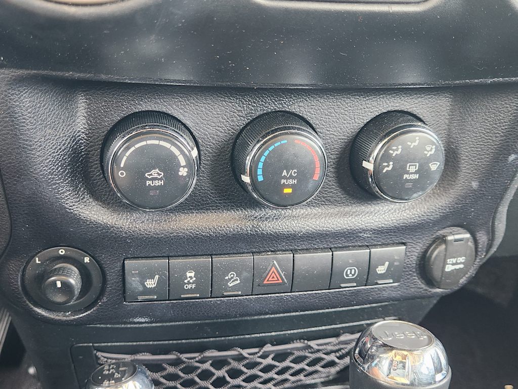Thumbnail: 2016 Jeep Wrangler - 26