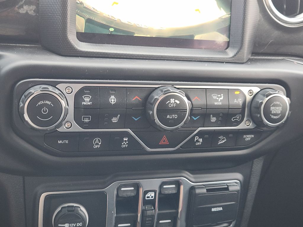 Thumbnail: 2019 Jeep Wrangler - 26