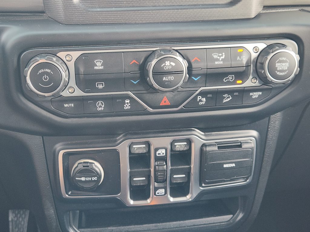 Thumbnail: 2019 Jeep Wrangler - 26