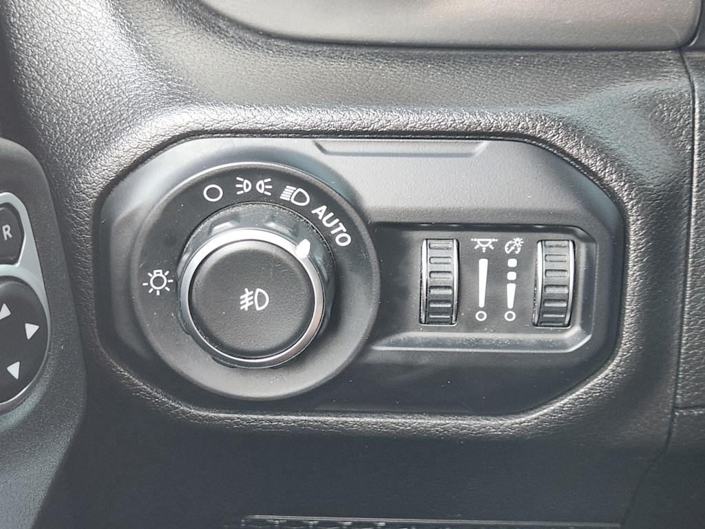 Thumbnail: 2019 Jeep Wrangler - 28