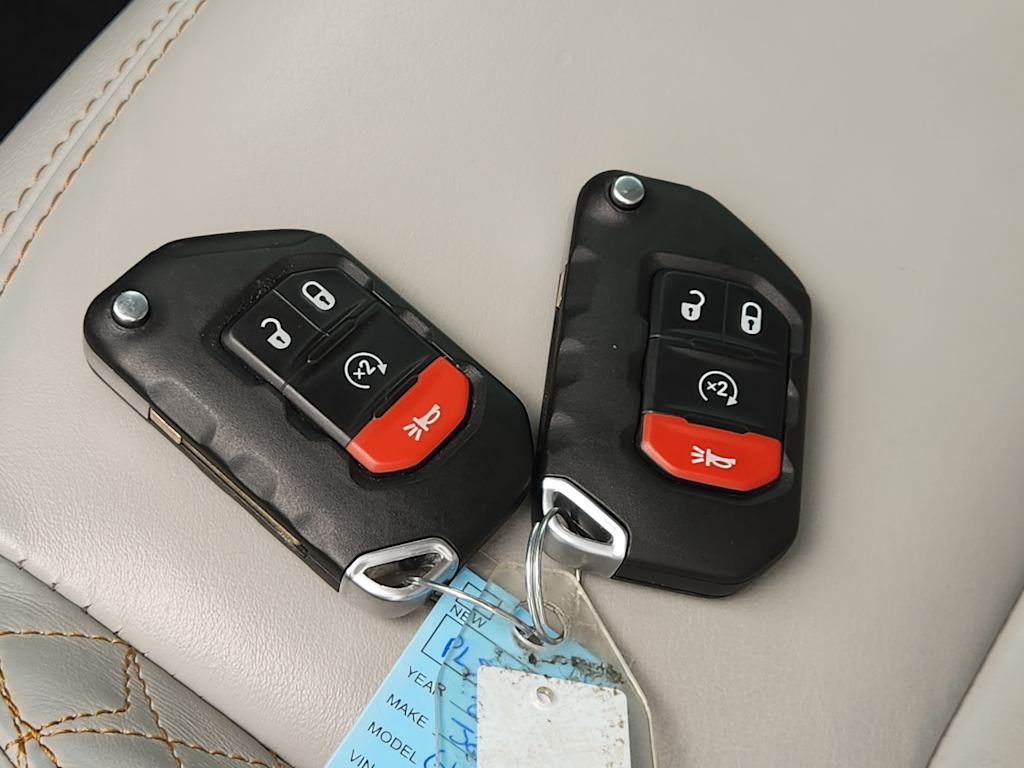 Thumbnail: 2023 Jeep Gladiator - 18