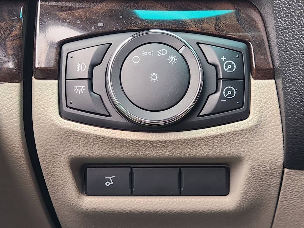 Thumbnail: 2013 Ford Explorer - 28