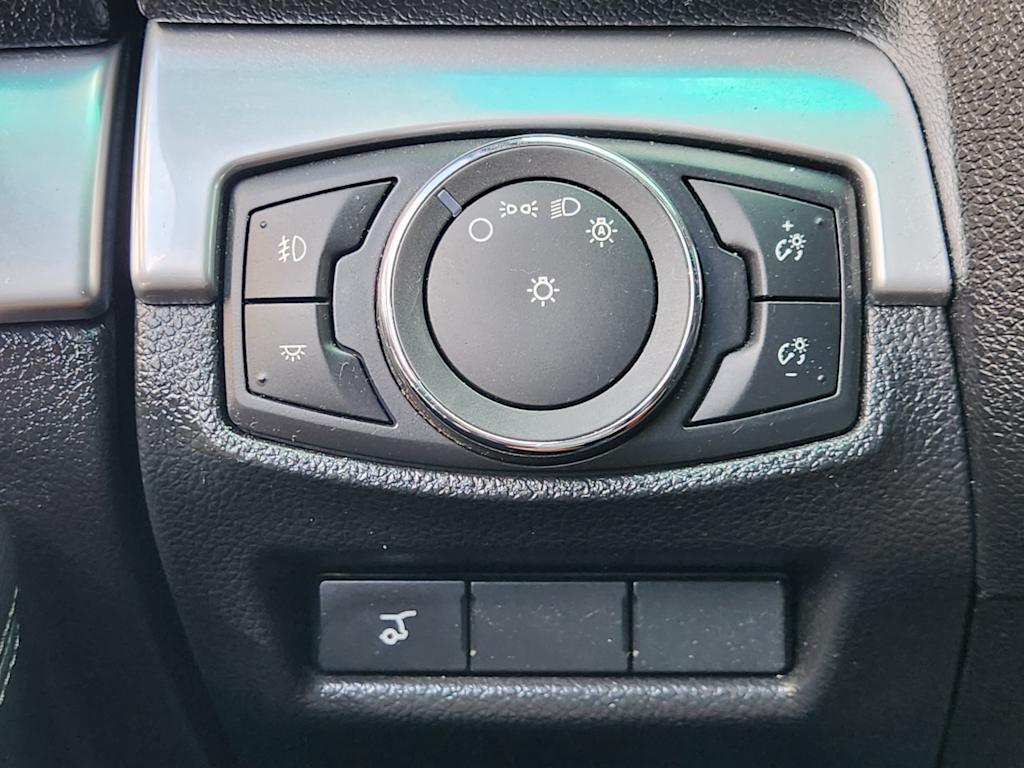 Thumbnail: 2016 Ford Explorer - 28