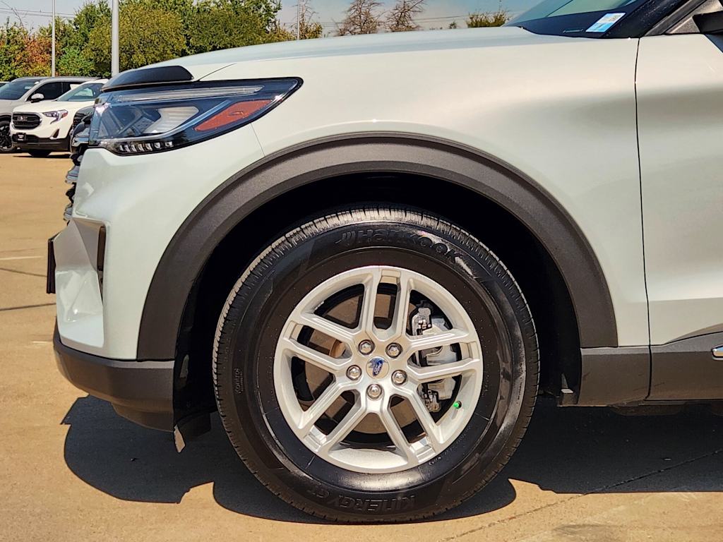 Thumbnail: 2025 Ford Explorer - 8