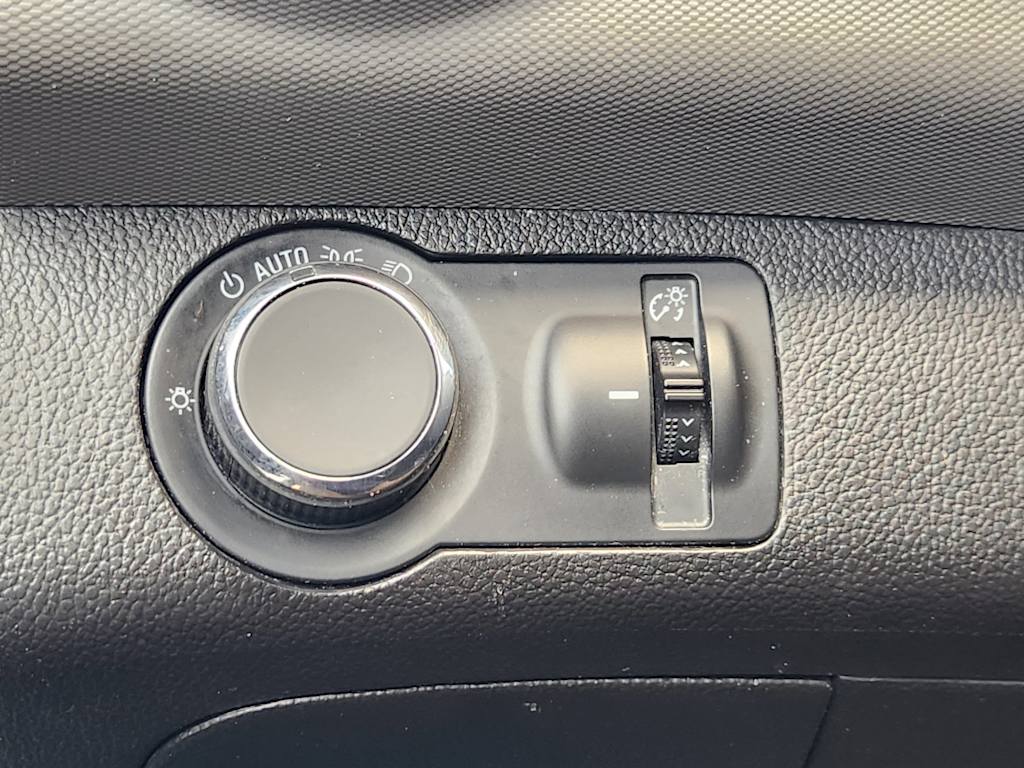 Thumbnail: 2017 Chevrolet Sonic - 27