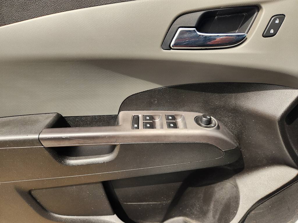 Thumbnail: 2017 Chevrolet Sonic - 29