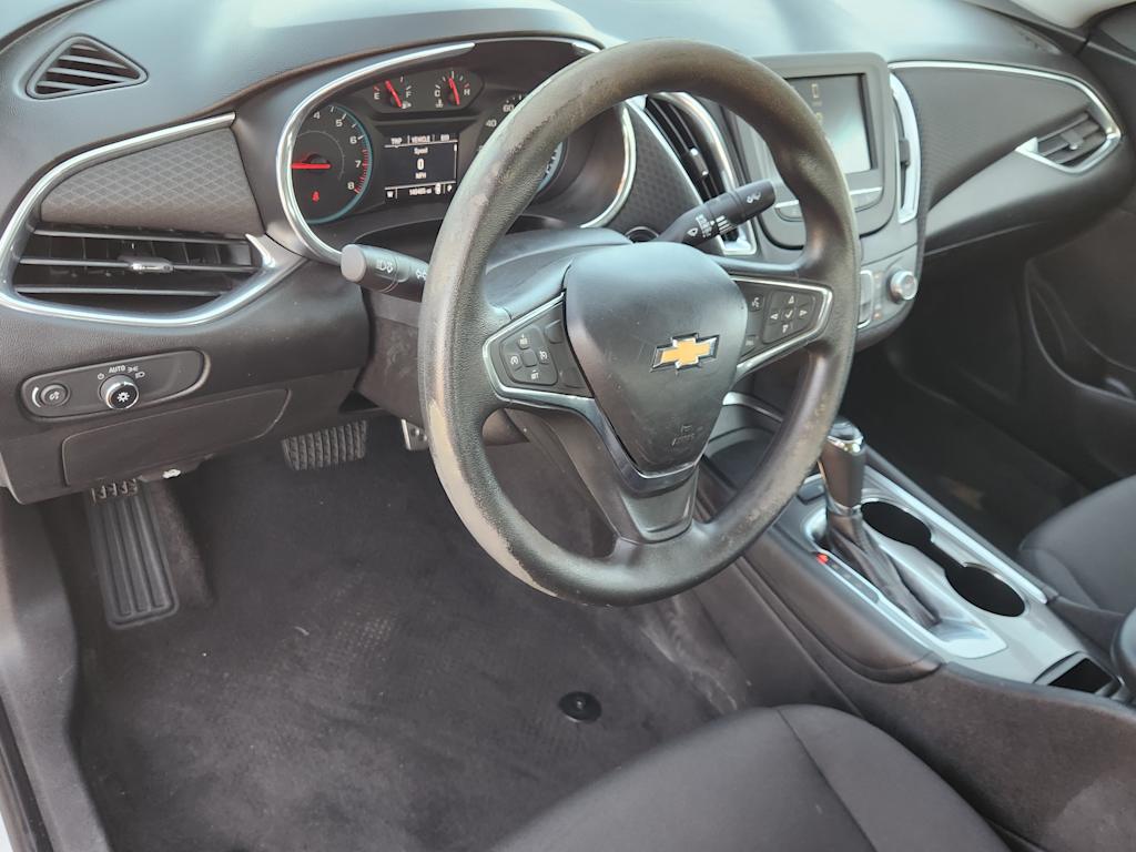 Thumbnail: 2016 Chevrolet Malibu - 2