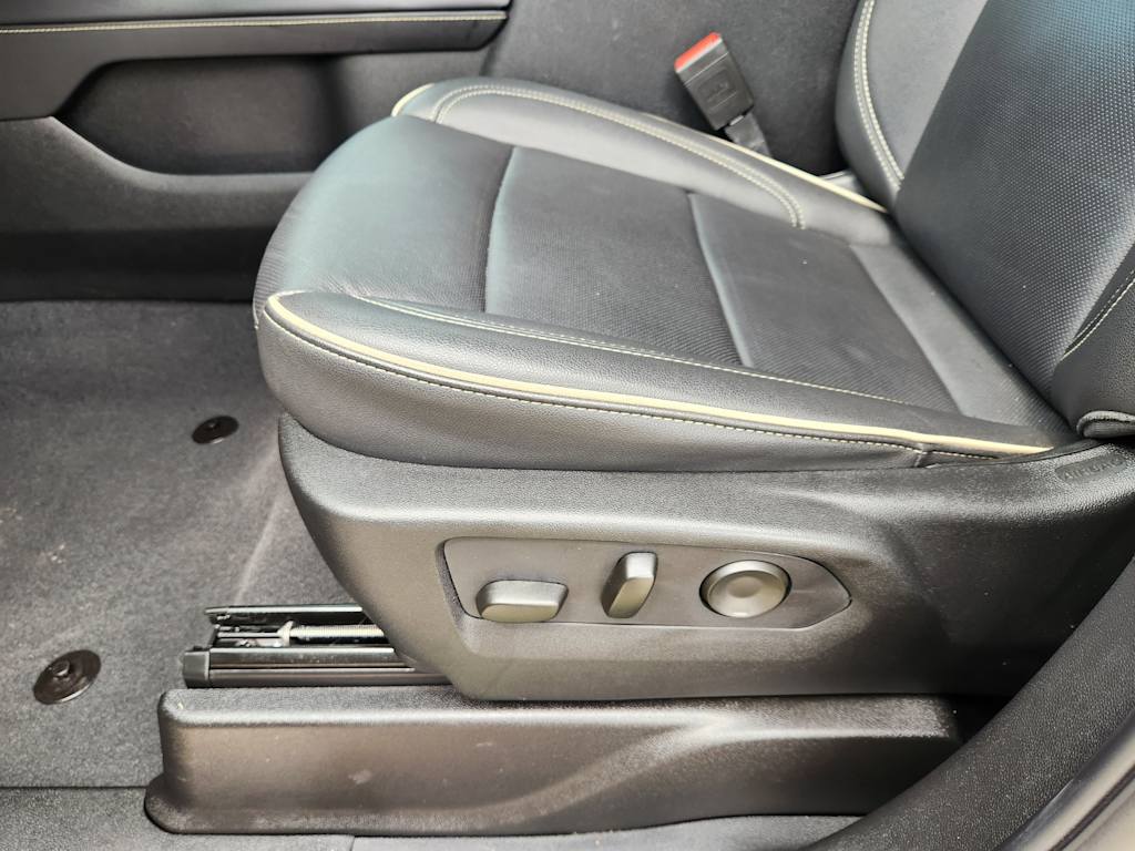 2024 GMC Yukon SLT 29