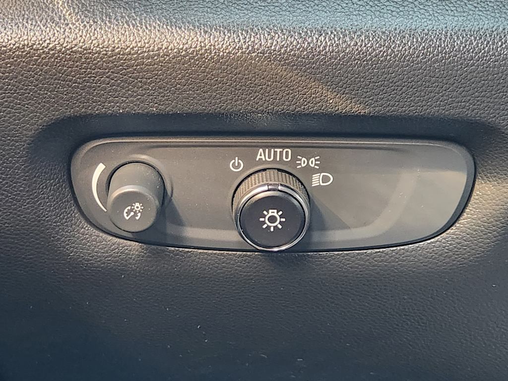 Thumbnail: 2023 Chevrolet Traverse - 28