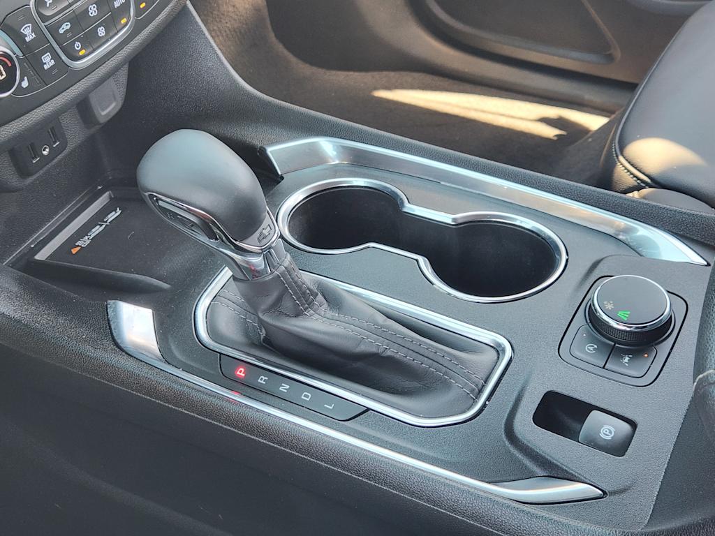 Thumbnail: 2023 Chevrolet Traverse - 16