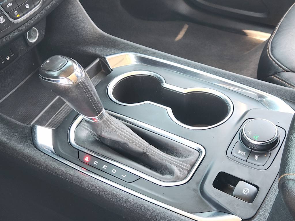 Thumbnail: 2020 Chevrolet Traverse - 16