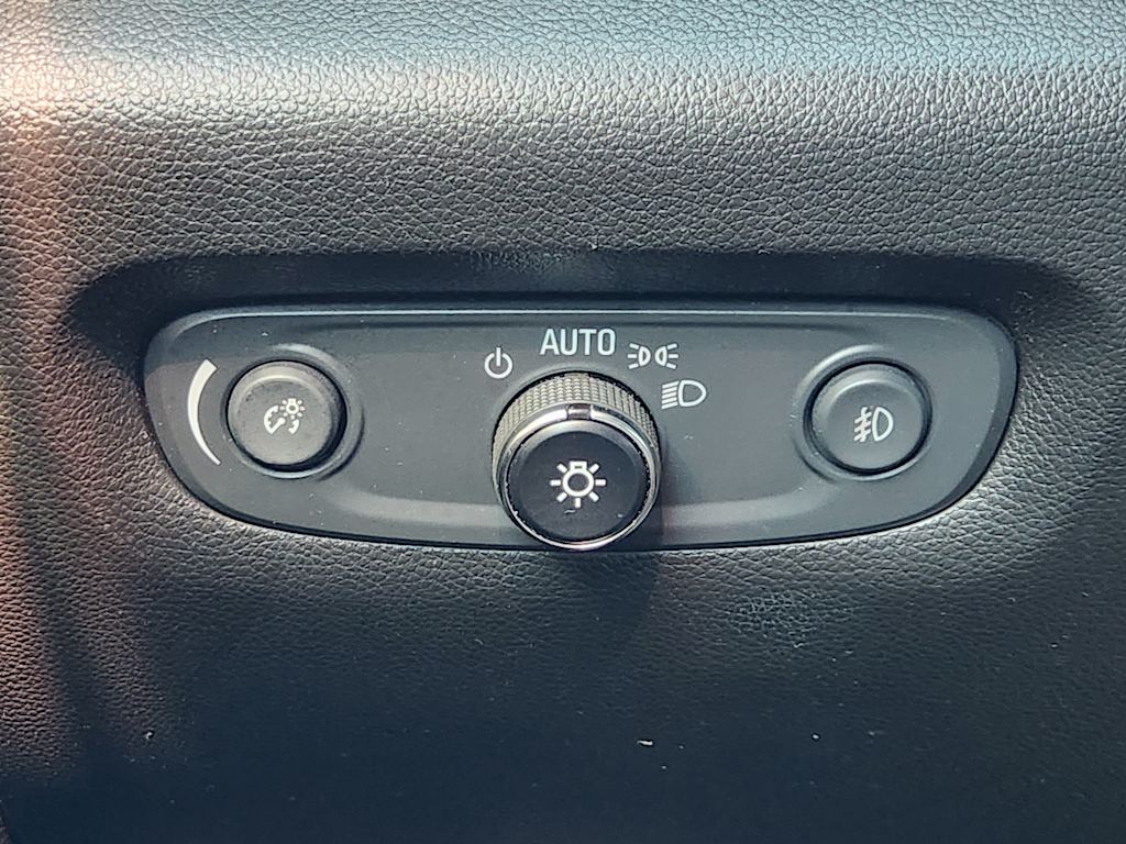 Thumbnail: 2020 Chevrolet Traverse - 28