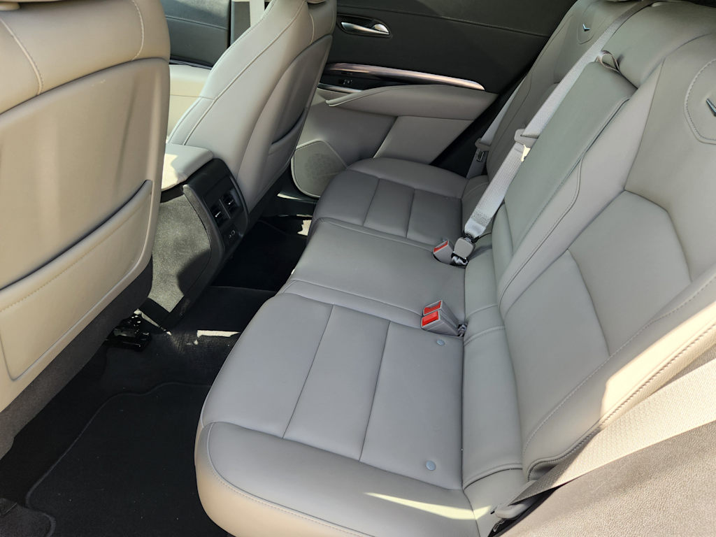 Thumbnail: 2022 Cadillac XT4 - 8